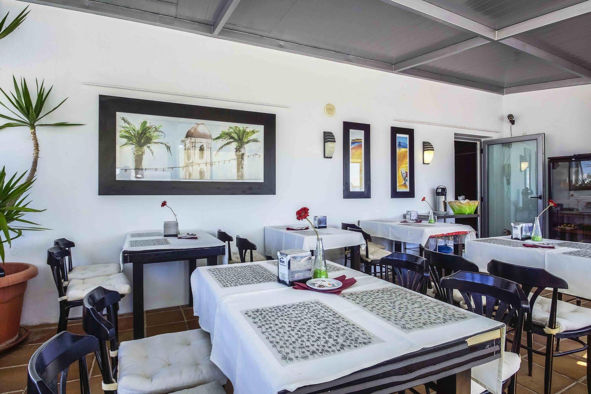 Hostal Campito โกนิล เด ลาฟรอนเตรา ภายนอก รูปภาพ